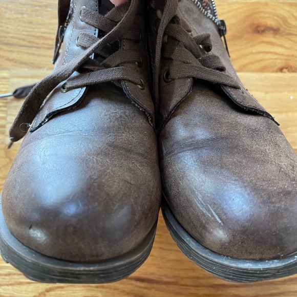 Brown boots - Picture 5 of 6